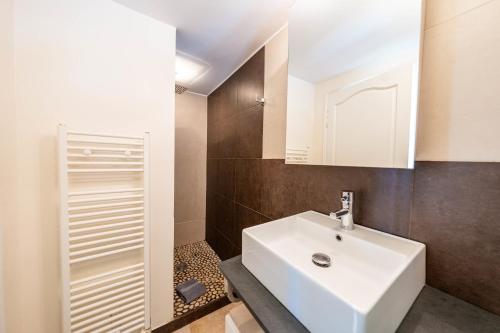 Antibes 4-bedroom villa with swimming pool garden and sea views in Trois Moulins Antibes 4-bedroom villa with swimming pool garden and sea views in Trois Moulins