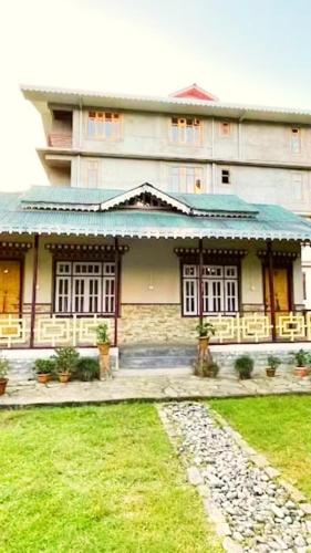 Tripoo Rhisum the Haapo Retreat in Pelling Tripoo Rhisum the Haapo Retreat in Pelling