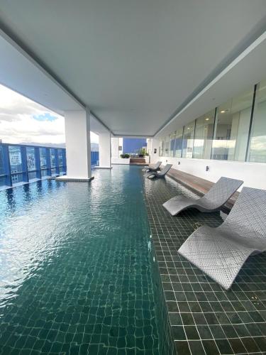 Skyline Boho Studio at 38 Park Avenue - 5 minutes walk to Ayala Central Bloc, with Infinity Pool, Fa in Apas Skyline Boho Studio at 38 Park Avenue - 5 minutes walk to Ayala Central Bloc, with Infinity Pool, Fa in Apas