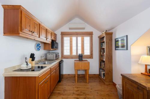 Fully Furnished Loft Near Hyalite in 加拉廷蓋特韋 Fully Furnished Loft Near Hyalite in 加拉廷蓋特韋