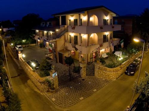 Exterior view, Hotel Louis II in Ciampino Airport Exterior view, Hotel Louis II in Ciampino Airport