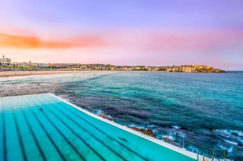 Beach front ocean breeze studio with aircon in North Bondi Beach front ocean breeze studio with aircon in North Bondi
