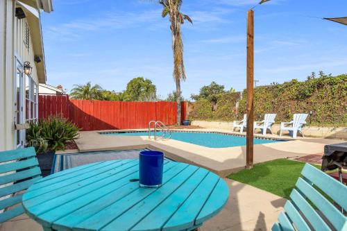 Backyard Oasis with Pool and 15 Min to Everything in Clairemont Mesa East Backyard Oasis with Pool and 15 Min to Everything in Clairemont Mesa East
