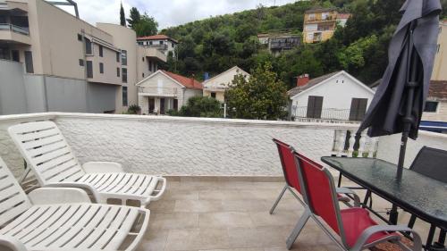 balcon/terasă, Woodpecker Backpacker Hostel in Herceg Novi balcon/terasă, Woodpecker Backpacker Hostel in Herceg Novi