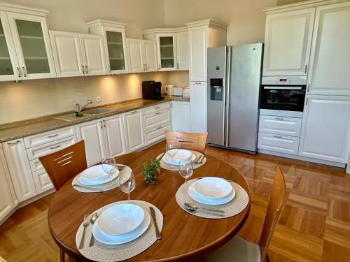 Konyha, Villa Otolice obok Łowicza, 6 sypialni, basen, sauna, snooker, 50 minut od Warszawy i Łodzi (Villa Otolice obok Lowicza, 6 sypialni, basen, sauna, snooker, 50 minut od Warszawy i Lodzi) in Lowicz Konyha, Villa Otolice obok Łowicza, 6 sypialni, basen, sauna, snooker, 50 minut od Warszawy i Łodzi (Villa Otolice obok Lowicza, 6 sypialni, basen, sauna, snooker, 50 minut od Warszawy i Lodzi) in Lowicz