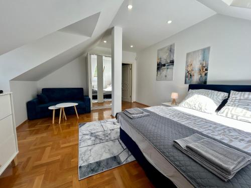 Villa Otolice obok Łowicza, 6 sypialni, basen, sauna, snooker, 50 minut od Warszawy i Łodzi (Villa Otolice obok Lowicza, 6 sypialni, basen, sauna, snooker, 50 minut od Warszawy i Lodzi) in Lowicz Villa Otolice obok Łowicza, 6 sypialni, basen, sauna, snooker, 50 minut od Warszawy i Łodzi (Villa Otolice obok Lowicza, 6 sypialni, basen, sauna, snooker, 50 minut od Warszawy i Lodzi) in Lowicz