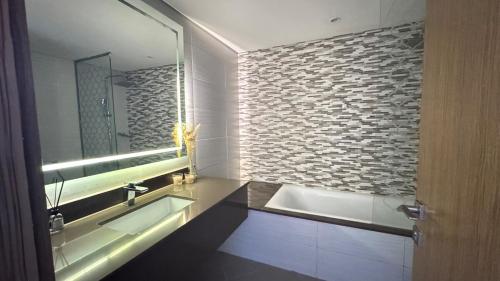 Luxury Apartment Prime location in Madinat Zayid Luxury Apartment Prime location in Madinat Zayid