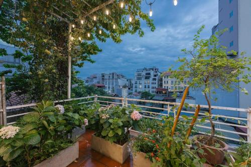 Pentstudio with garden in Ba Dinh District - Truc Bach/Quan Thanh Pentstudio with garden in Ba Dinh District - Truc Bach/Quan Thanh