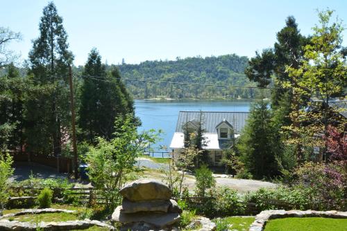 Fox Lake View in Bass Lake (CA) Fox Lake View in Bass Lake (CA)