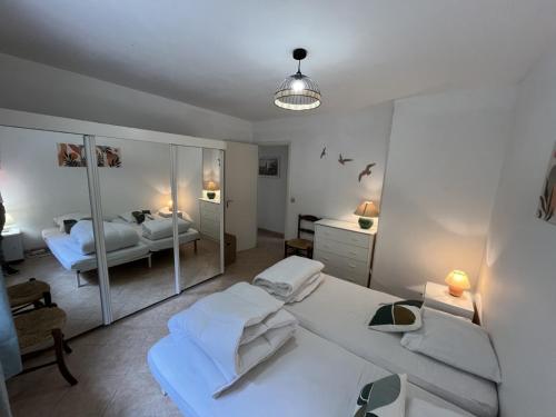 Maison calme en pleine nature jusqu'à 10 personnes (Maison calme en pleine nature jusqu'a 10 personnes) in كابريسبين Maison calme en pleine nature jusqu'à 10 personnes (Maison calme en pleine nature jusqu'a 10 personnes) in كابريسبين