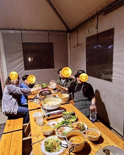 숲속 하얀산장 (White Mountain Lodge in the Forest) in 가평 숲속 하얀산장 (White Mountain Lodge in the Forest) in 가평