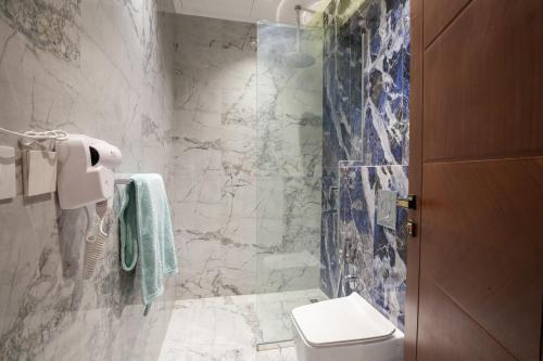 Fürdőszoba, Luxury One-Bedroom Apt AlRimal-4 near Khalid király nemzetközi repülőtér Fürdőszoba, Luxury One-Bedroom Apt AlRimal-4 near Khalid király nemzetközi repülőtér