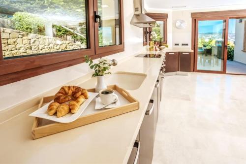 Casa Orquídea - Luxury 4 bedroom Villa (Casa Orquidea - Luxury 4 bedroom Villa) in El Rafalet Casa Orquídea - Luxury 4 bedroom Villa (Casa Orquidea - Luxury 4 bedroom Villa) in El Rafalet