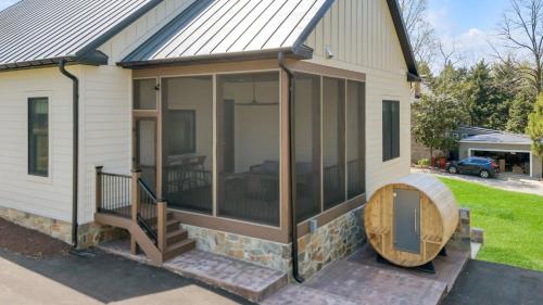 Balcony/terrace, Harpers Retreat - Barrel Sauna and Fire Pit! in Harpers Ferry (WV) Balcony/terrace, Harpers Retreat - Barrel Sauna and Fire Pit! in Harpers Ferry (WV)