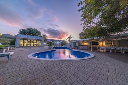 Room 5 - LEO Sky Guest House in Suider-Paarl Room 5 - LEO Sky Guest House in Suider-Paarl