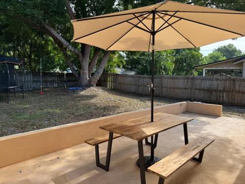 Family Fun 3-bedroom house with gym, games, toys, outdoor hangout and coffee in شرق أورلاندو Family Fun 3-bedroom house with gym, games, toys, outdoor hangout and coffee in شرق أورلاندو
