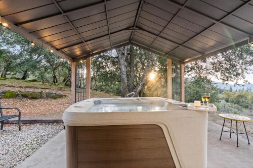 Secluded Mtn Top Family Haven with Spa, Views & Arcade in Oakhurst Secluded Mtn Top Family Haven with Spa, Views & Arcade in Oakhurst