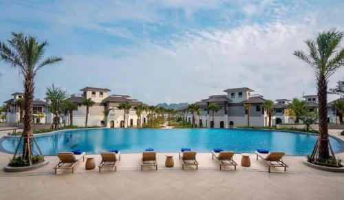 Swimming pool, Cozy Villa V3G08A in Sonasea - Van Đon - Gan bien- Đay đu tien nghi in Van Don Swimming pool, Cozy Villa V3G08A in Sonasea - Van Đon - Gan bien- Đay đu tien nghi in Van Don