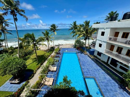 スイミングプール, Skylar Seaview Beach Resort and Spa, Varkala in バルカラ スイミングプール, Skylar Seaview Beach Resort and Spa, Varkala in バルカラ