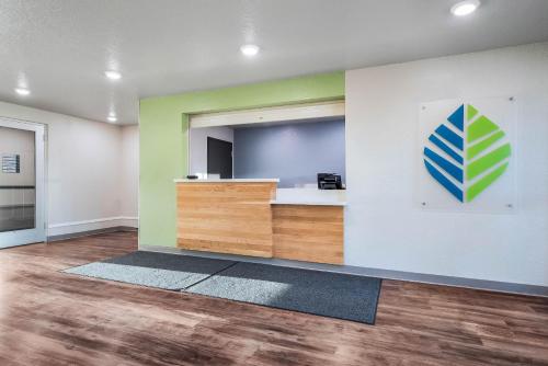 Lobby, WoodSpring Suites Davenport FL in Disney - Maingate West Lobby, WoodSpring Suites Davenport FL in Disney - Maingate West