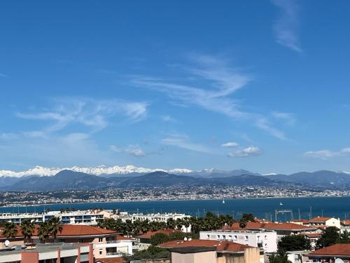 View, A sea-view T2 in a luxury residence for 4 people in La Fontonne View, A sea-view T2 in a luxury residence for 4 people in La Fontonne