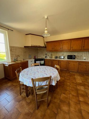 Kitchen, Gite familial a la ferme des Hellandes in Étainhus Kitchen, Gite familial a la ferme des Hellandes in Étainhus