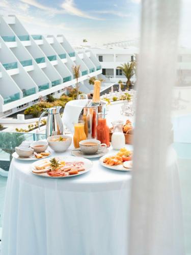 食べ物/飲み物, ラディソン ブル リゾート (Radisson Blu Resort, Lanzarote) in ランサローテ 食べ物/飲み物, ラディソン ブル リゾート (Radisson Blu Resort, Lanzarote) in ランサローテ