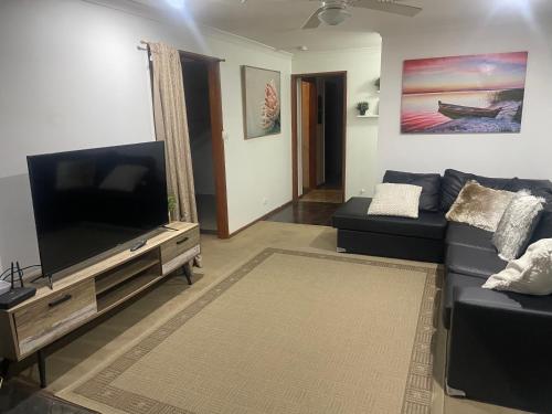 Rest, Relax and Recoup near Wagga Wagga Airport Rest, Relax and Recoup near Wagga Wagga Airport