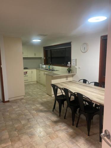 Rest, Relax and Recoup near Wagga Wagga Airport Rest, Relax and Recoup near Wagga Wagga Airport