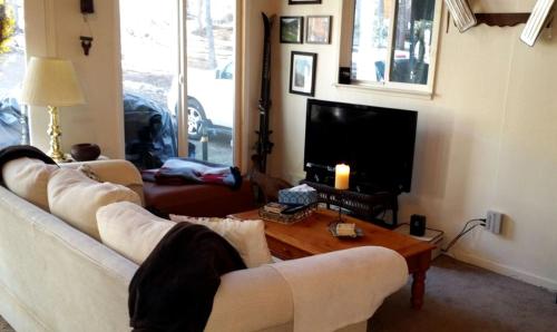 Charming Log Cabin Rental near Huntington Lake in the Sierra Nevada of California in Tamarack Mountain Charming Log Cabin Rental near Huntington Lake in the Sierra Nevada of California in Tamarack Mountain