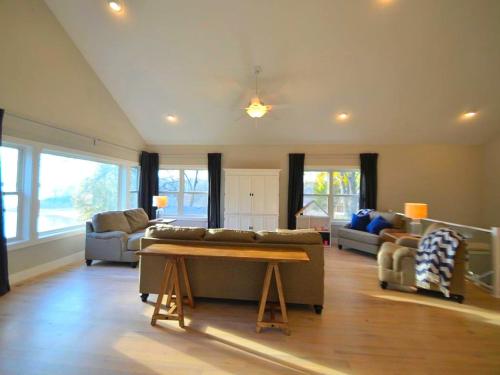 Comfortable and Modern Cabin Rental on Lake Red Rock near Pella, Iowa in Пелла (Айова ) Comfortable and Modern Cabin Rental on Lake Red Rock near Pella, Iowa in Пелла (Айова )