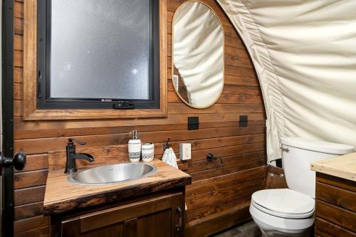 Grand Canyon Covered Wagon for Family-Friendly Glamping in Meadview, Arizona in 米德維尤 Grand Canyon Covered Wagon for Family-Friendly Glamping in Meadview, Arizona in 米德維尤