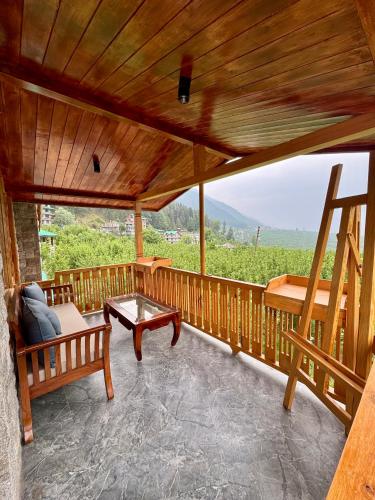 Prakāsá Manali (Prakasa Manali) in Jagatsukh Prakāsá Manali (Prakasa Manali) in Jagatsukh