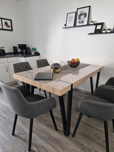 餐飲選擇, Ferienwohnung am See Dillich - Hunde willkommen - Eigener eingezäunter Garten - Ruhige Lage (Ferienwohnung am See Dillich - Hunde willkommen - Eigener eingezaunter Garten - Ruhige Lage) in 博肯-黑森州 餐飲選擇, Ferienwohnung am See Dillich - Hunde willkommen - Eigener eingezäunter Garten - Ruhige Lage (Ferienwohnung am See Dillich - Hunde willkommen - Eigener eingezaunter Garten - Ruhige Lage) in 博肯-黑森州