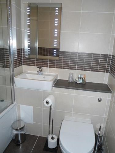 Bathroom, Park Hotel in Montrose Bathroom, Park Hotel in Montrose