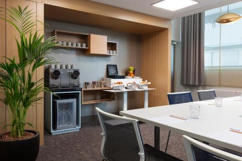 Banquet hall, Novotel Paris Saint Denis Stade Basilique in Saint Denis Banquet hall, Novotel Paris Saint Denis Stade Basilique in Saint Denis