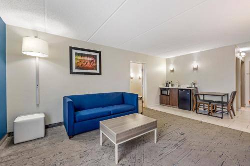 Holiday Inn Express & Suites Antioch By IHG in Anticoch (TN) Holiday Inn Express & Suites Antioch By IHG in Anticoch (TN)