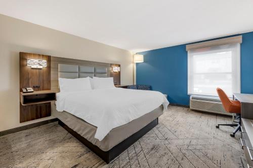 Holiday Inn Express & Suites Antioch By IHG in Anticoch (TN) Holiday Inn Express & Suites Antioch By IHG in Anticoch (TN)