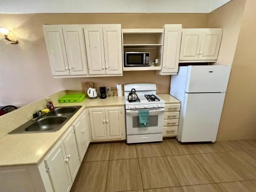 Lovely and cozy 2 bedroom apt with oceanic view in Canefield Lovely and cozy 2 bedroom apt with oceanic view in Canefield