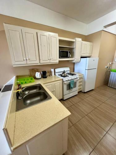 Lovely and cozy 2 bedroom apt with oceanic view in Canefield Lovely and cozy 2 bedroom apt with oceanic view in Canefield