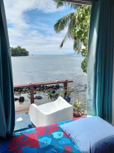 bungalow vue lagon 180 degré, la maison bleue (bungalow vue lagon 180 degre, la maison bleue) in Moorea Island bungalow vue lagon 180 degré, la maison bleue (bungalow vue lagon 180 degre, la maison bleue) in Moorea Island