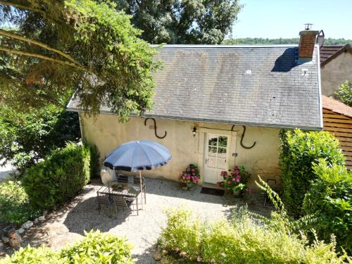 Charming Cottage in Chateau les Roches gardens in Pouilly-en-Auxois Charming Cottage in Chateau les Roches gardens in Pouilly-en-Auxois