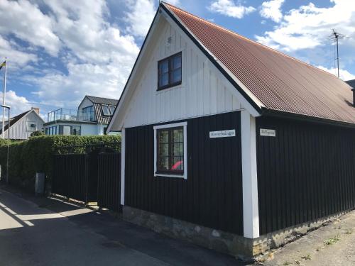 Exterior view, Charming street house in downtown Kivik, Osterlen in Kivik Exterior view, Charming street house in downtown Kivik, Osterlen in Kivik