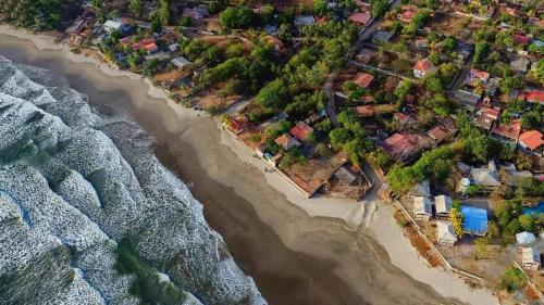 2 Casitas for 8 guests on Beach Front w Pool & AC in Masachapa 2 Casitas for 8 guests on Beach Front w Pool & AC in Masachapa