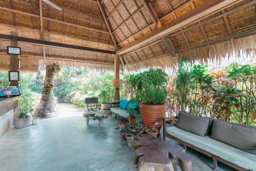 Lobby, Bravo Beach Resort in Siargao Island Lobby, Bravo Beach Resort in Siargao Island