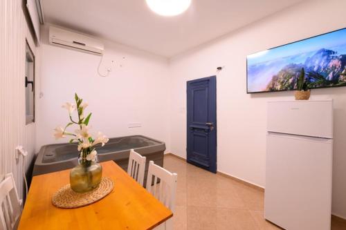 גג החלומות - 4 סוויטות מהממות עם ג'קוזי ספא פרטי בתל אביב in South Tel Alviv גג החלומות - 4 סוויטות מהממות עם ג'קוזי ספא פרטי בתל אביב in South Tel Alviv