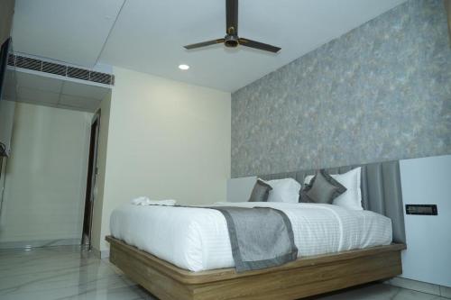 HOTEL PHOENIX GRAND in Kurmannapalem HOTEL PHOENIX GRAND in Kurmannapalem