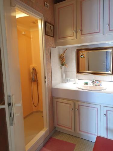 Chez Danièle - Maison au cœur du village de Lalbenque (Chez Daniele - Maison au cœur du village de Lalbenque) in Lalbenque Chez Danièle - Maison au cœur du village de Lalbenque (Chez Daniele - Maison au cœur du village de Lalbenque) in Lalbenque