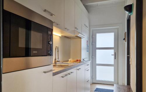 مطبخ, Awesome Apartment In Bredene in بريديني مطبخ, Awesome Apartment In Bredene in بريديني