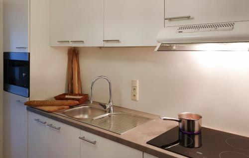 مطبخ, Awesome Apartment In Bredene in بريديني مطبخ, Awesome Apartment In Bredene in بريديني